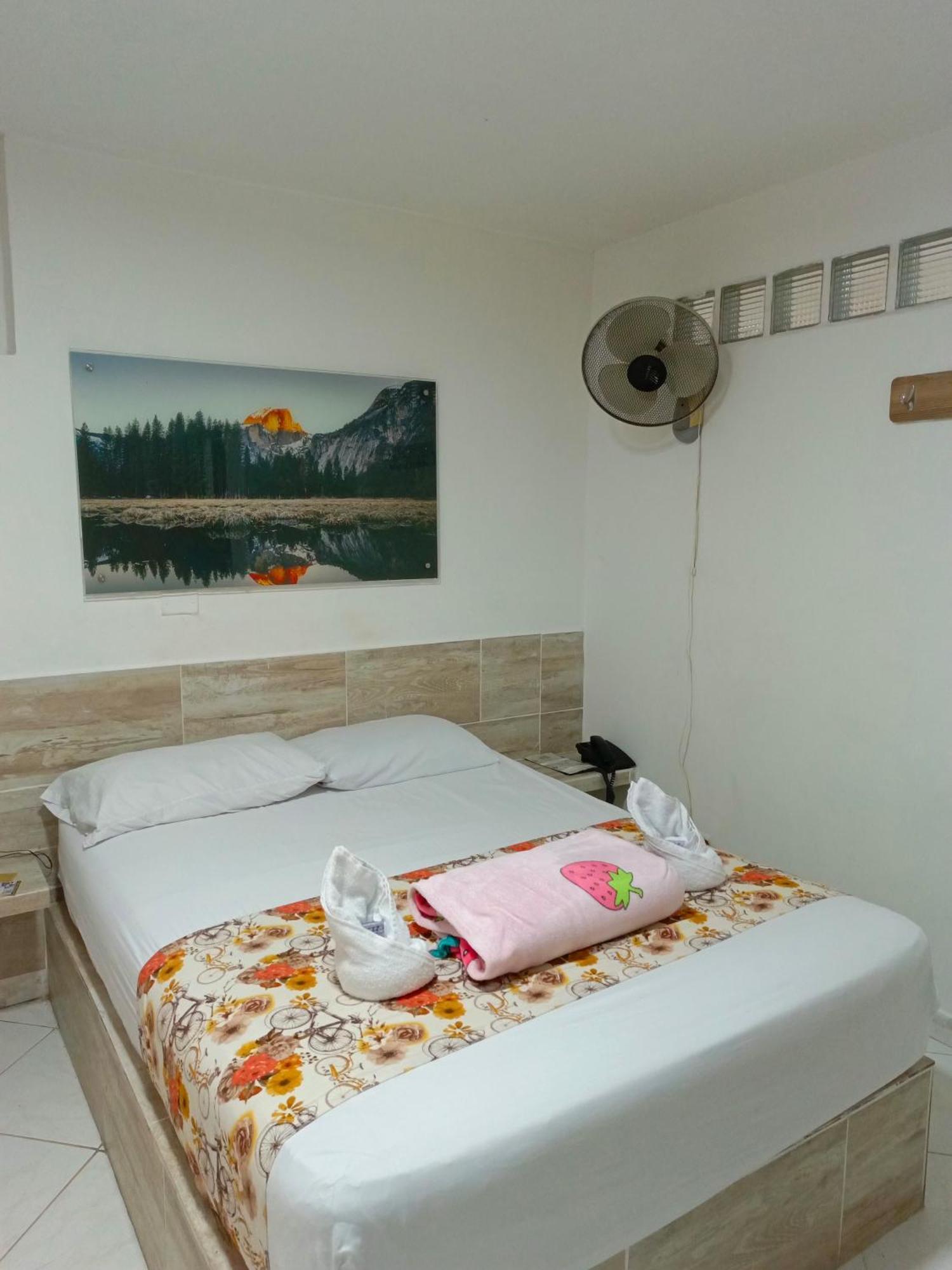 Hotel Brisas Medellín Dış mekan fotoğraf